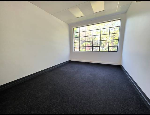 8,300M² WAREHOUSE TO LET IN ROBERTSHAM